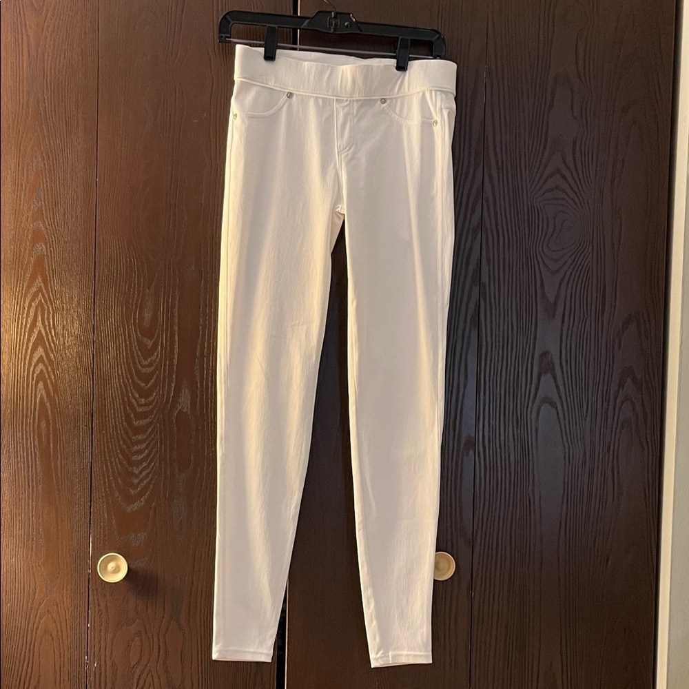 Simply Vera white, skinny jean leggings. Size Small.
